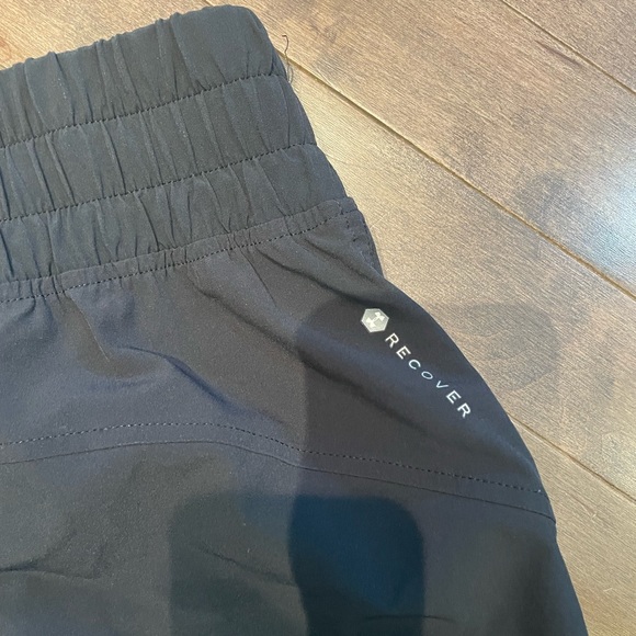 Under Armour Pant Size S - Picture 3 of 5
